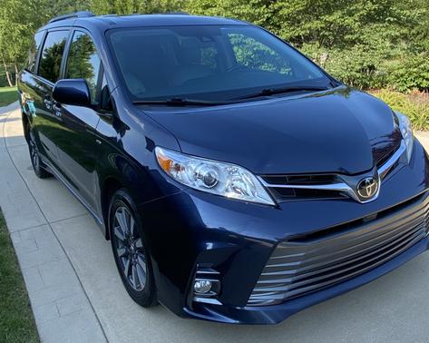 2018 Toyota Sienna XLE