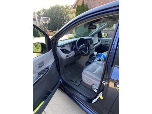2018 Toyota Sienna XLE