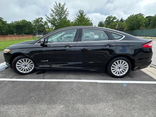 Black 2014 Ford Fusion Hybrid SE