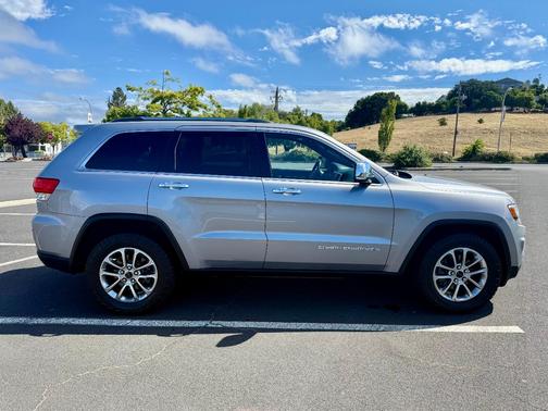 Silver 2014 Jeep Grand Cherokee Limited