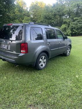 Gray 2011 Honda Pilot EX