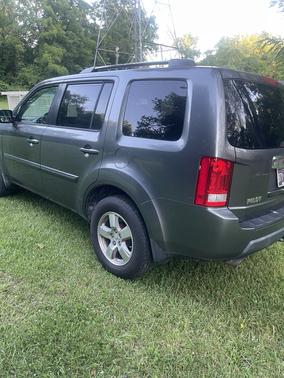 Gray 2011 Honda Pilot EX