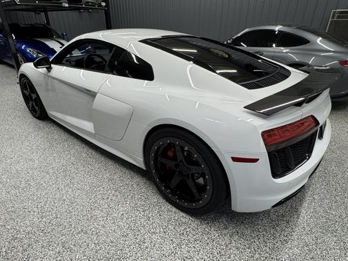 White 2018 Audi R8 5.2 V10