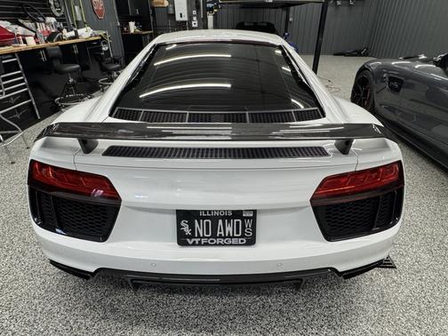 White 2018 Audi R8 5.2 V10