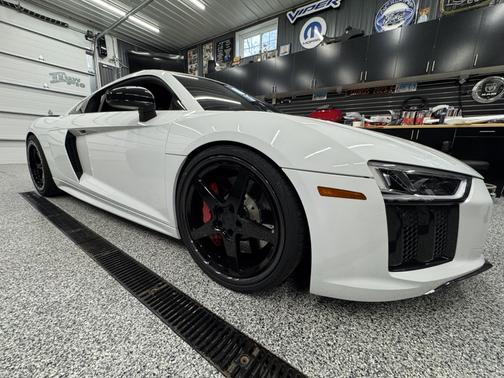White 2018 Audi R8 5.2 V10
