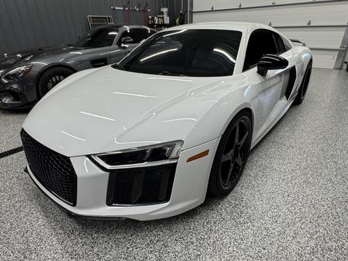 White 2018 Audi R8 5.2 V10