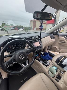 White 2017 Nissan Rogue SV