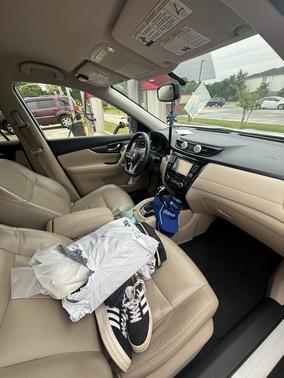 White 2017 Nissan Rogue SV
