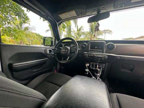 Silver 2019 Jeep Wrangler Sport