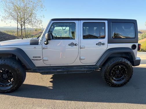 Gray 2017 Jeep Wrangler Unlimited Sport