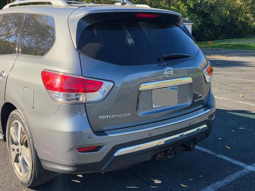 Gray 2015 Nissan Pathfinder Platinum