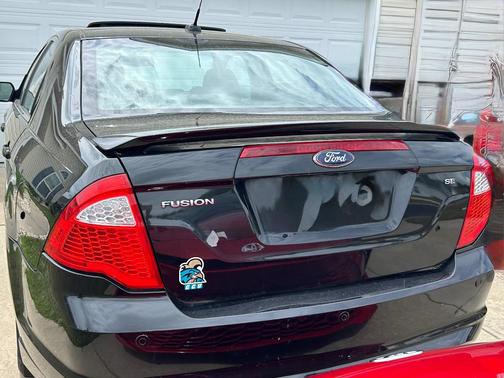 Black 2010 Ford Fusion SE
