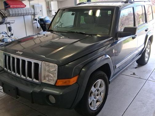 Silver 2007 Jeep Commander Limited