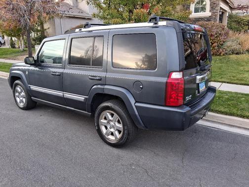 Silver 2007 Jeep Commander Limited