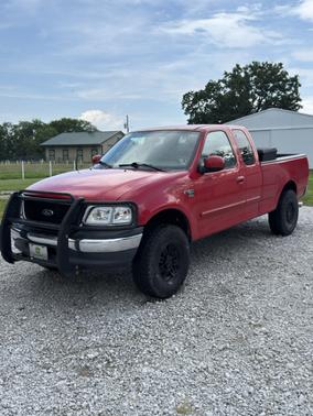 Red 2003 Ford F-150 XLT SuperCab