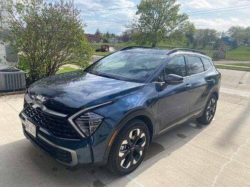 Blue 2024 Kia Sportage Plug-In Hybrid X-Line