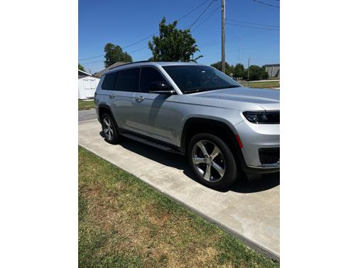 Photo 2 of 11 of 2021 Jeep Grand Cherokee L Limited