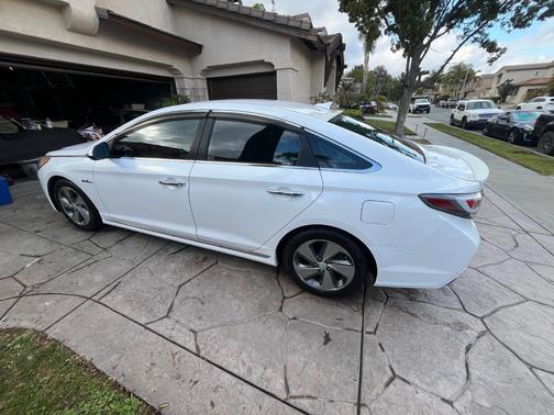 2016 Hyundai SONATA Hybrid Limited