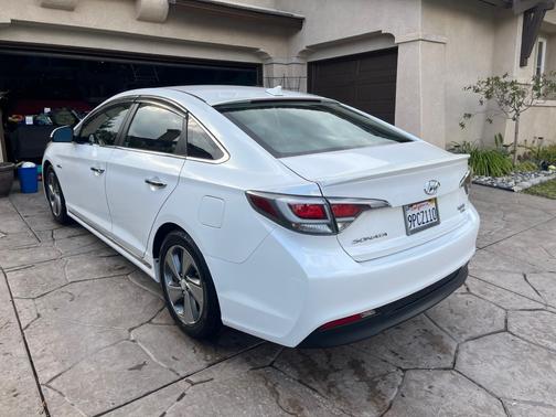 2016 Hyundai SONATA Hybrid Limited