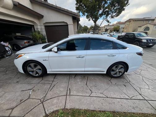 2016 Hyundai SONATA Hybrid Limited