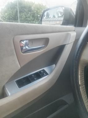 White 2007 Nissan Murano SL
