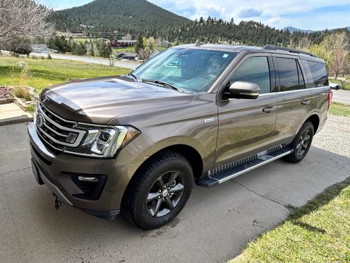 Beige 2019 Ford Expedition XLT