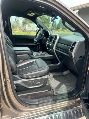 Beige 2019 Ford Expedition XLT