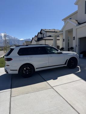 White 2023 BMW X7 xDrive40i