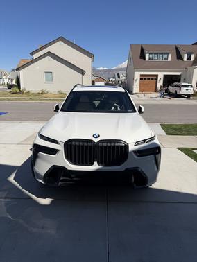 White 2023 BMW X7 xDrive40i