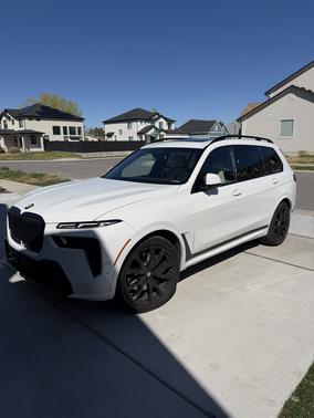 White 2023 BMW X7 xDrive40i