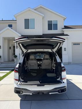 White 2023 BMW X7 xDrive40i