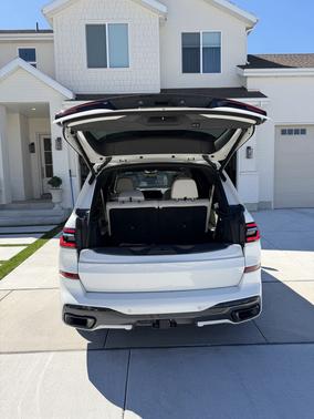 White 2023 BMW X7 xDrive40i