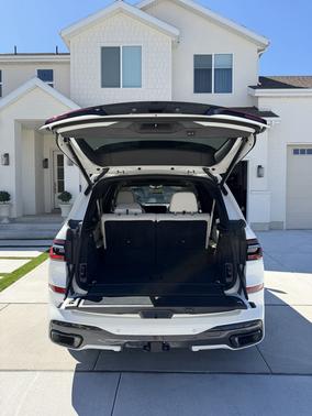 White 2023 BMW X7 xDrive40i