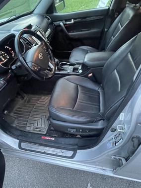 Silver 2015 Kia Sorento SX