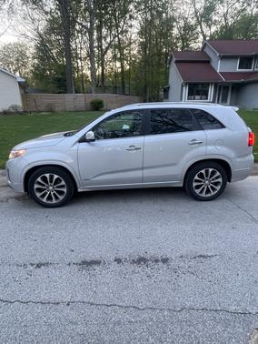 Silver 2015 Kia Sorento SX