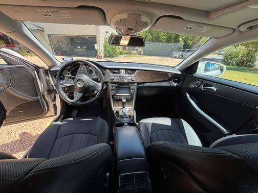 White 2009 Mercedes-Benz CLS-Class CLS 550