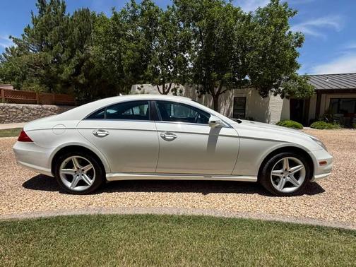 White 2009 Mercedes-Benz CLS-Class CLS 550