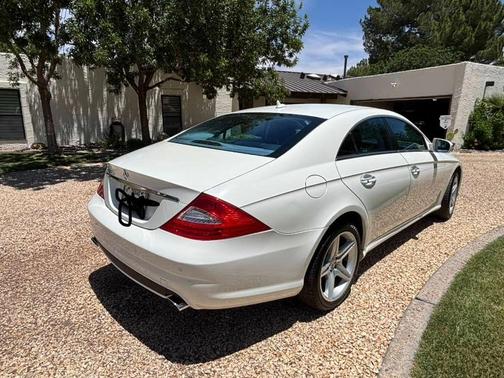 White 2009 Mercedes-Benz CLS-Class CLS 550