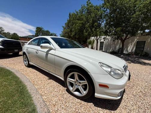 White 2009 Mercedes-Benz CLS-Class CLS 550