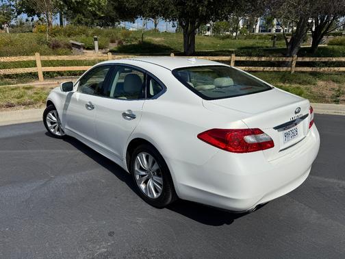 White 2011 INFINITI M37 Base