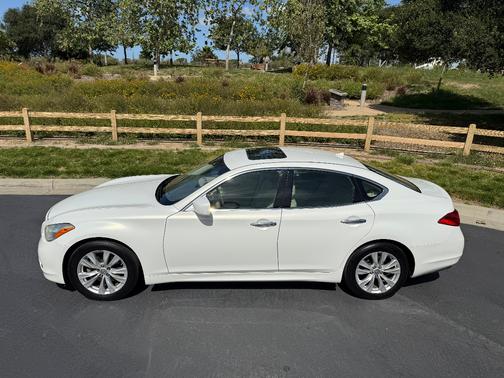 White 2011 INFINITI M37 Base