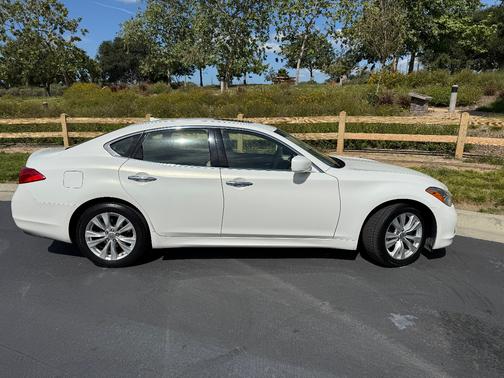 White 2011 INFINITI M37 Base