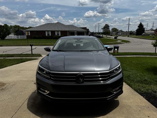 2017 Volkswagen Passat 1.8T SEL Premium