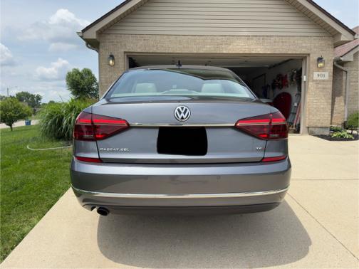 2017 Volkswagen Passat 1.8T SEL Premium