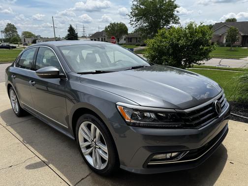 2017 Volkswagen Passat 1.8T SEL Premium