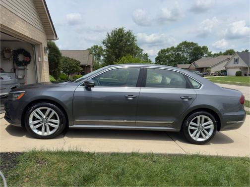2017 Volkswagen Passat 1.8T SEL Premium