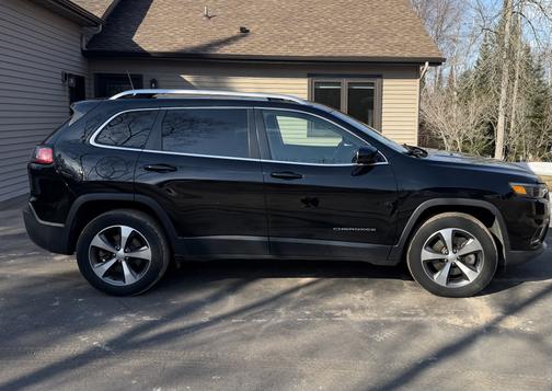 Black 2020 Jeep Cherokee Limited