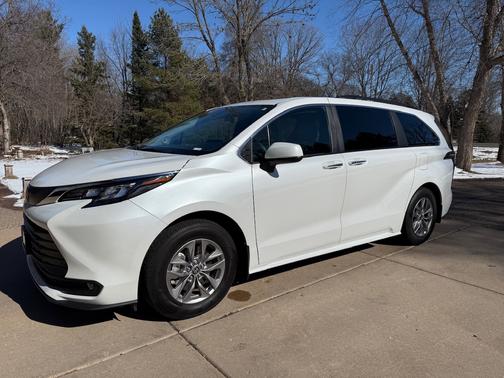 2025 Toyota Sienna XLE