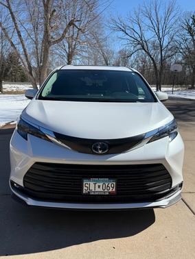 2025 Toyota Sienna XLE