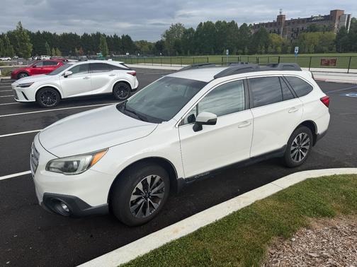 White 2016 Subaru Outback 2.5i Limited